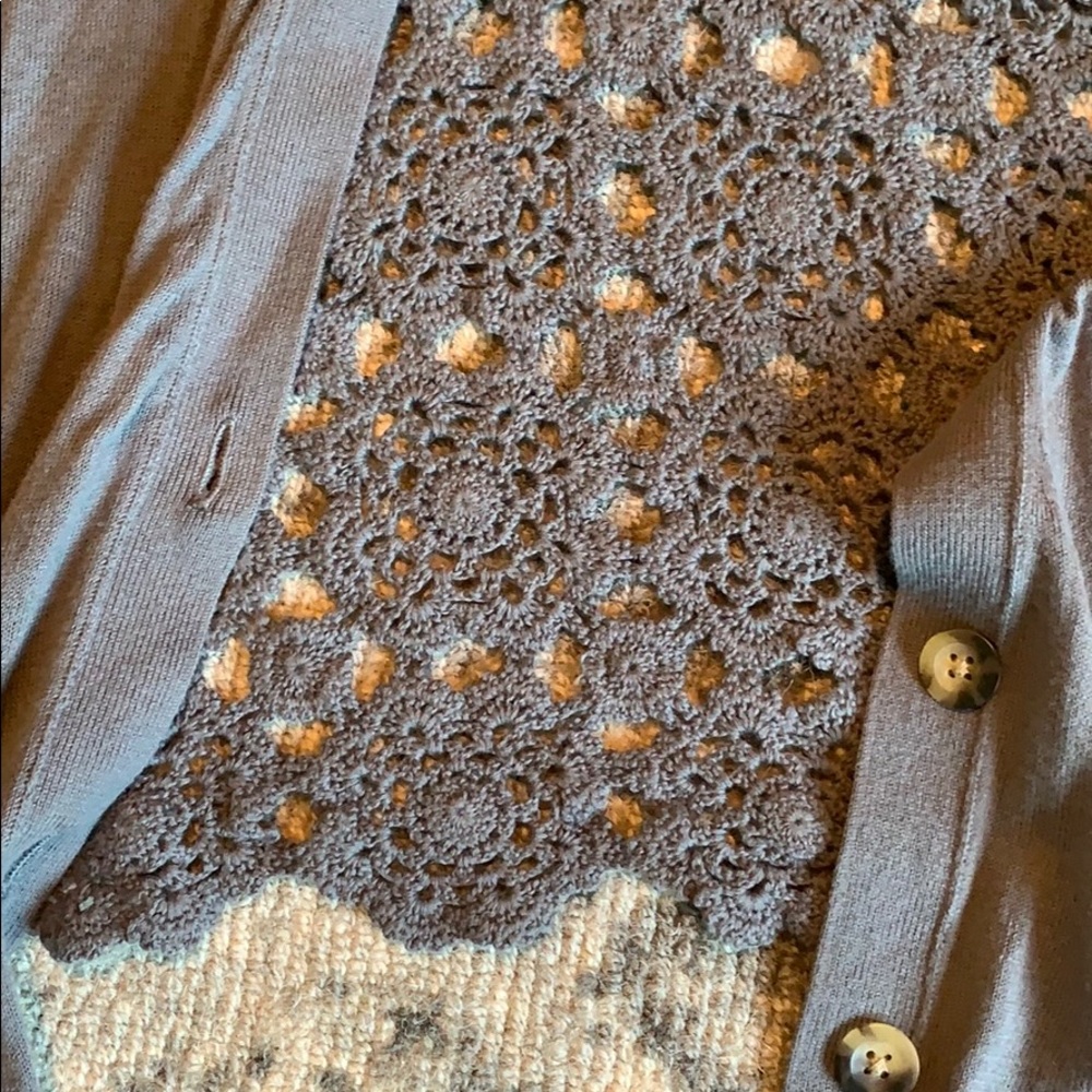 AE Vest - Picture 2 of 2